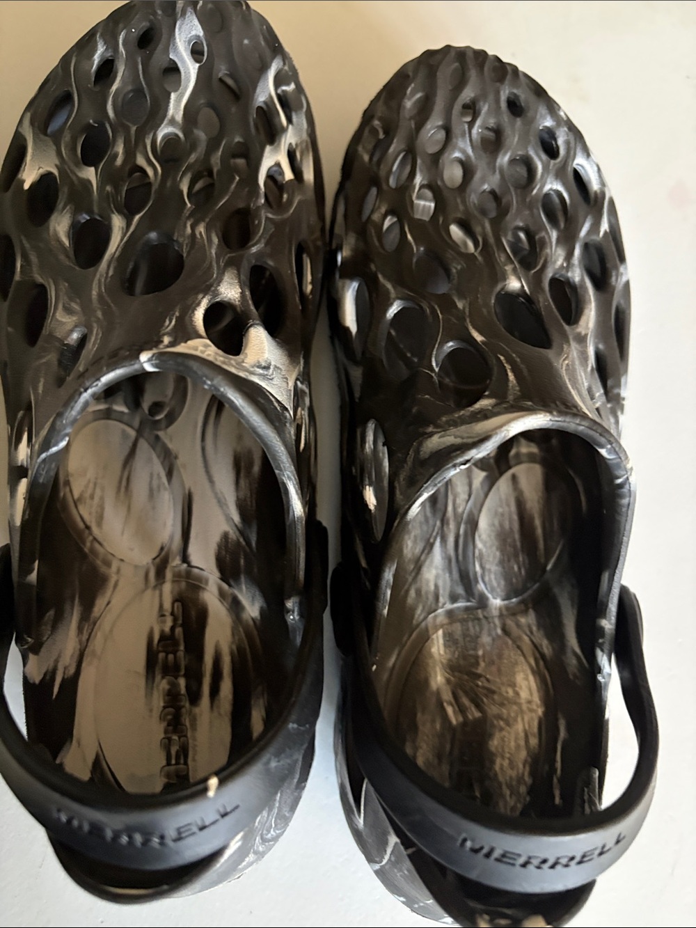 Merrell Vented Foam Clogs in Black and Silver Marble - Picture 3 of 7